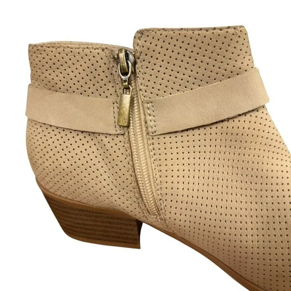 Clarks Boylan Dawn Perforated Nubuck Leather Ankle Boots Booties Shoes sz 7.5